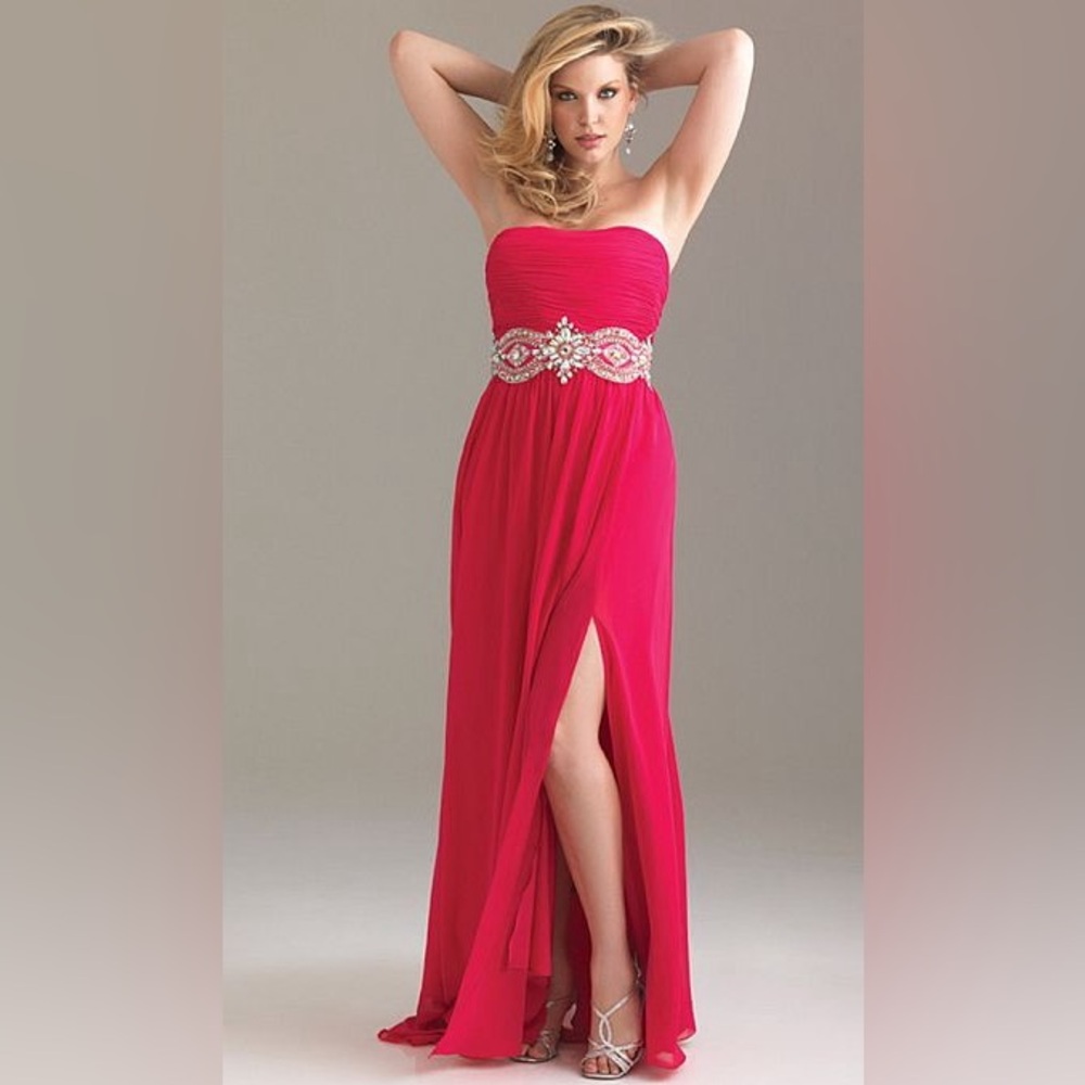Night Moves Beautiful Plus Size Strapless Prom Dress in Fuchsia Style 6518W NWT